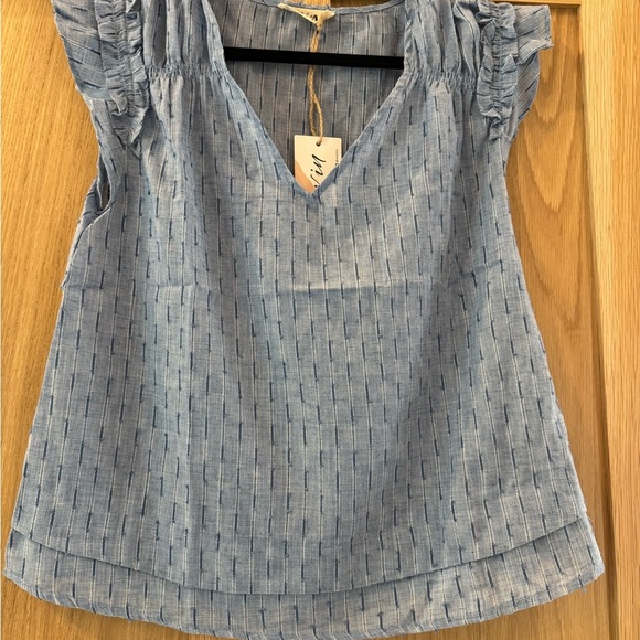 2piece set: Blue Sleeveless Ruffled Blouse and shorts - Picture 2 of 3